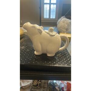 136. Cordon Bleu Hippo Teapot